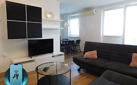 Elegant Apartment Poklukarjeva Street